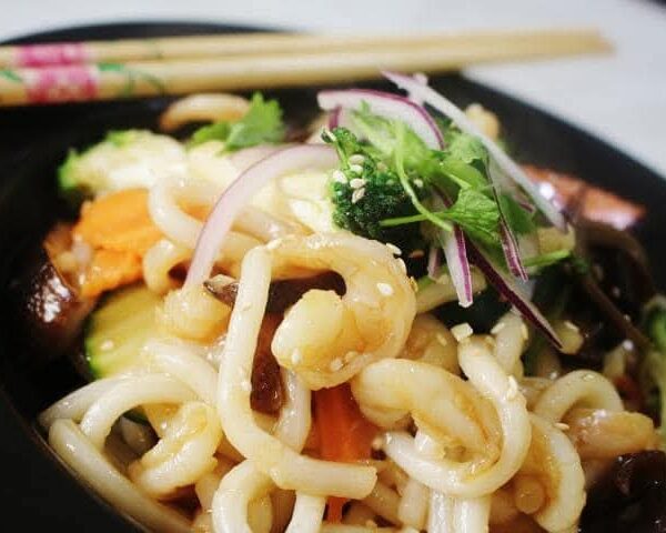 22.c. SMAŽENÉ UDON S KREVETAMI