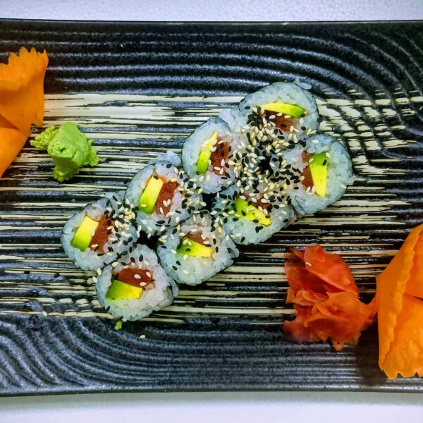 N.32. TUNA AVOCADO MAKI