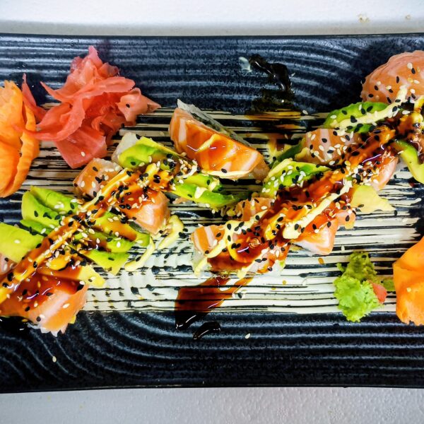 N.66. SAKE AVOCADO ROYAL ROLL