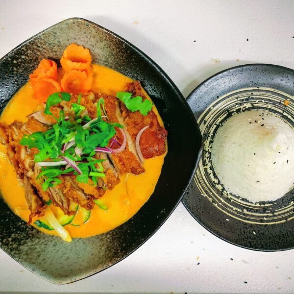 37.d. KUŘECÍ STEHNA OMÁČKA S RÝŽÍ S KARI