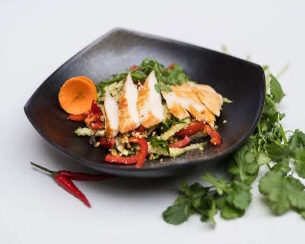 13. SALÁT S KUŘECÍM MASEM