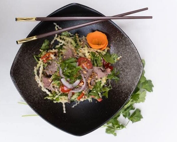 14. SALÁT S HOVĚZÍM MASEM