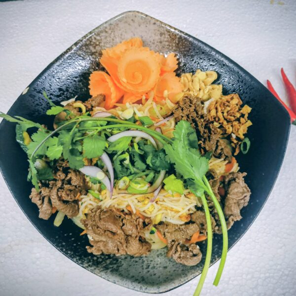 17.b. RESTOVANÉ RÝŽOVÉ NUDLE S HOVĚZÍM