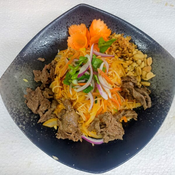 19.b. RESTOVANÉ RÝŽOVÉ NUDLE PÁLIVÉ S HOVĚZÍM MASEM