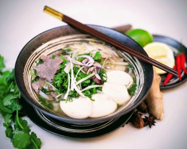 21.c. PHO S VÝVAREM S KUŘECÍM I HOVĚZÍM MASEM