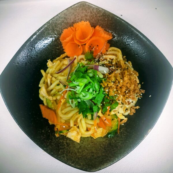 22.a. SMAŽENÉ UDON S KUŘECÍM MASEM