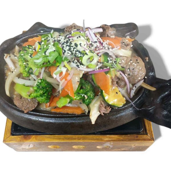 33.b. RÝŽE A SMAŽENÉ MASO NA HORKÉ PLOTÝNCE S HOVĚZÍM MASEM