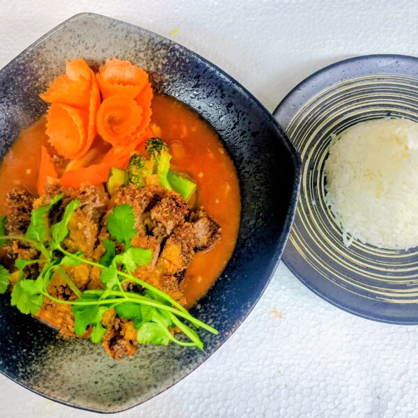 40.b. KŘUPAVÝ SE SLADKOKYSELOU OMÁČKOU S HOVĚZÍM MASEM