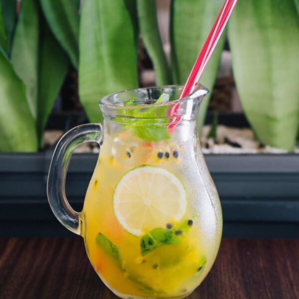 DOMÁCÍ LIMONÁDA POMERANČOVÁ S MARAKUJOU