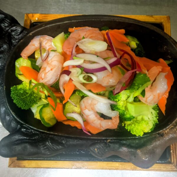 33.c. RÝŽE A RESTOVANÉ MASO SE CITRÓNOVOU TRÁVOU A CHILLI S KREVETAMI